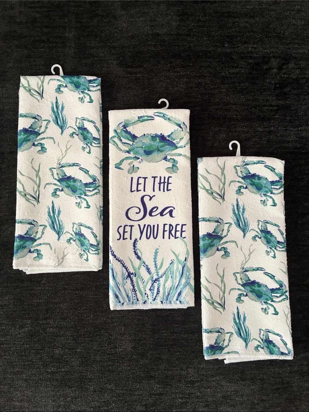 NWT- Set of 3-  Coastal Crab - 🦀 Let The Sea Set You Free Towels 15x25
